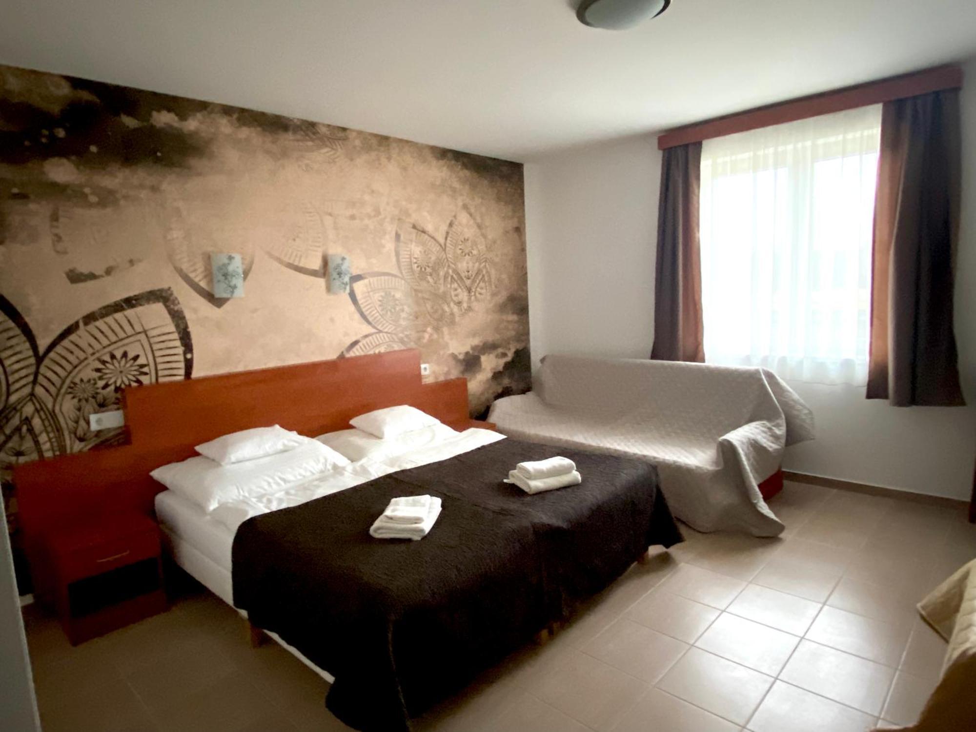 Ligetalja Termál Hotel Peneszlek Esterno foto